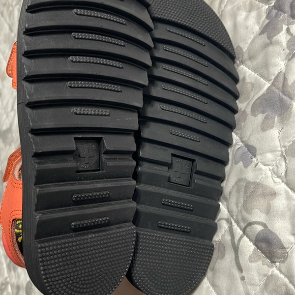New kid’s Dr Martens Velcro strap sandals 4 - Picture 4 of 5